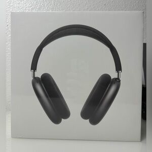 Brandnew AirPod max’s 1-3 day shipping 🔥